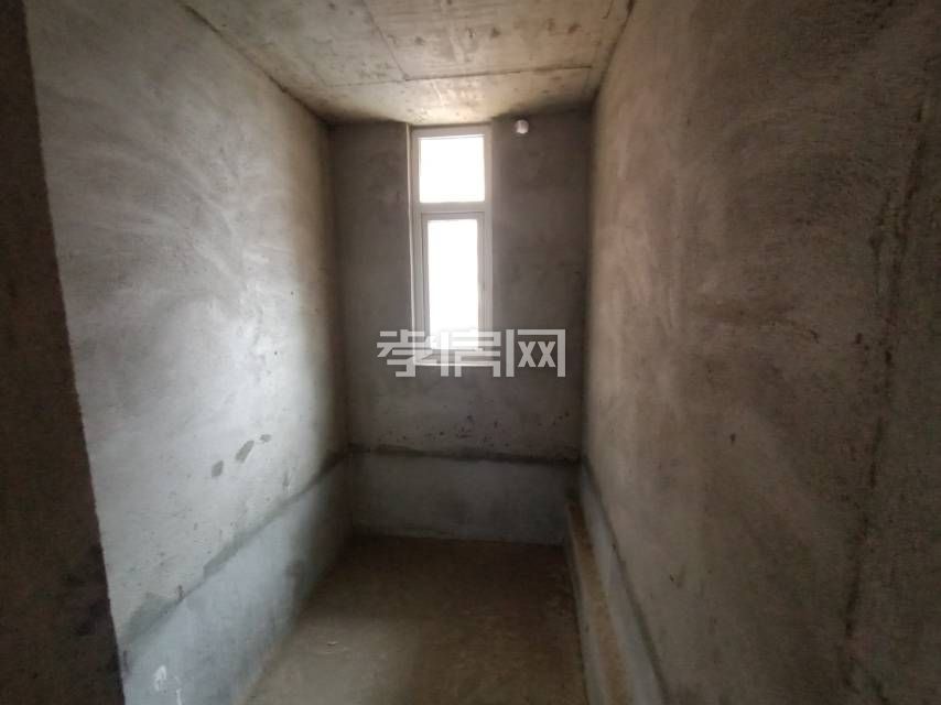 仙女湖路路與107復線交匯處仙女湖公園旁一醫(yī)院萬錦城130平大四房雙陽臺上魯鋪