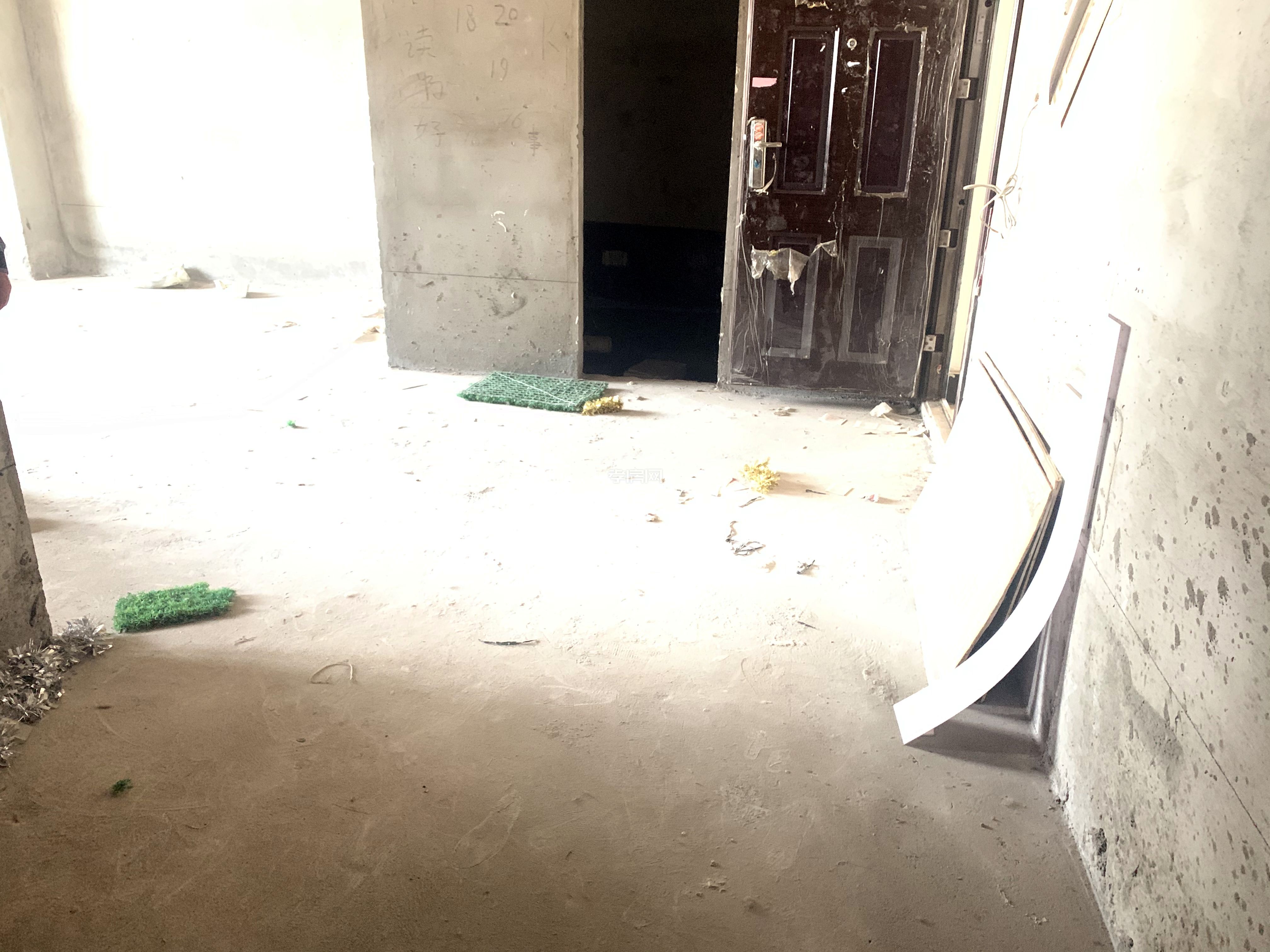 玉泉楚環(huán)保麗國(guó)際廣場(chǎng)電梯房2房69平44萬