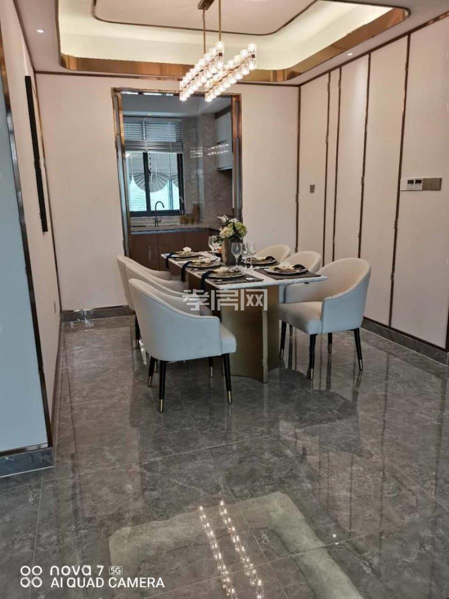 東城東站旁新盤 開7400左右可讀環(huán)川雙 自帶游泳池