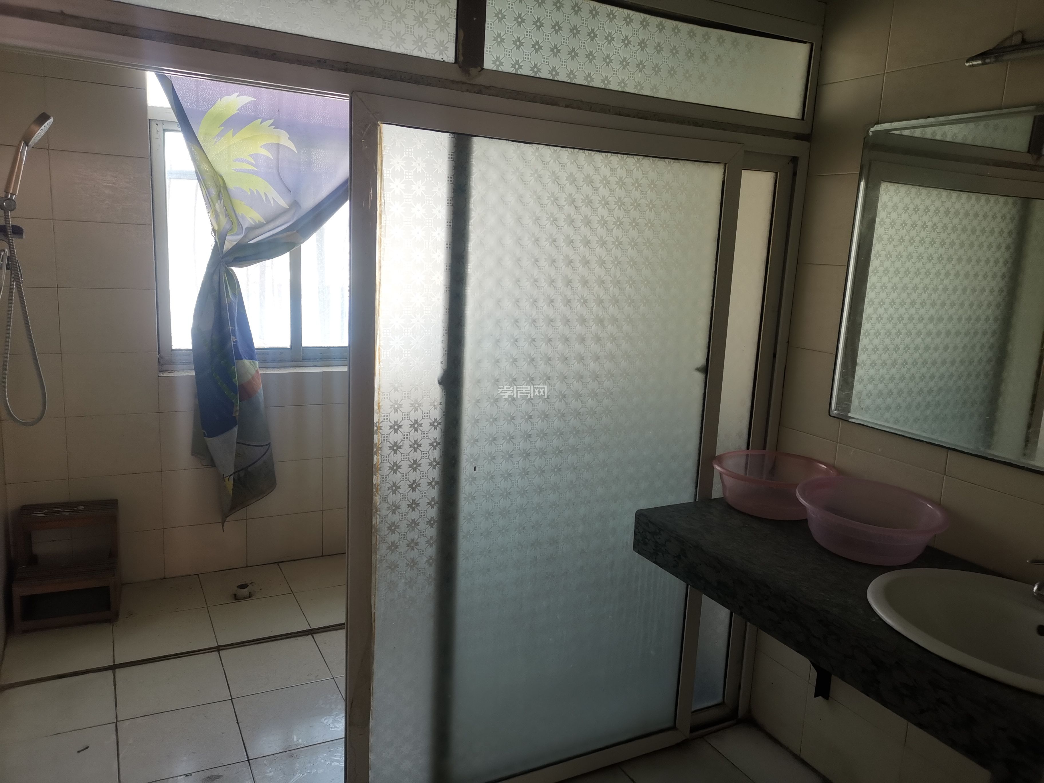 出售長征路體育場對面同昇社區(qū)4室2廳1廚1衛(wèi)152平米