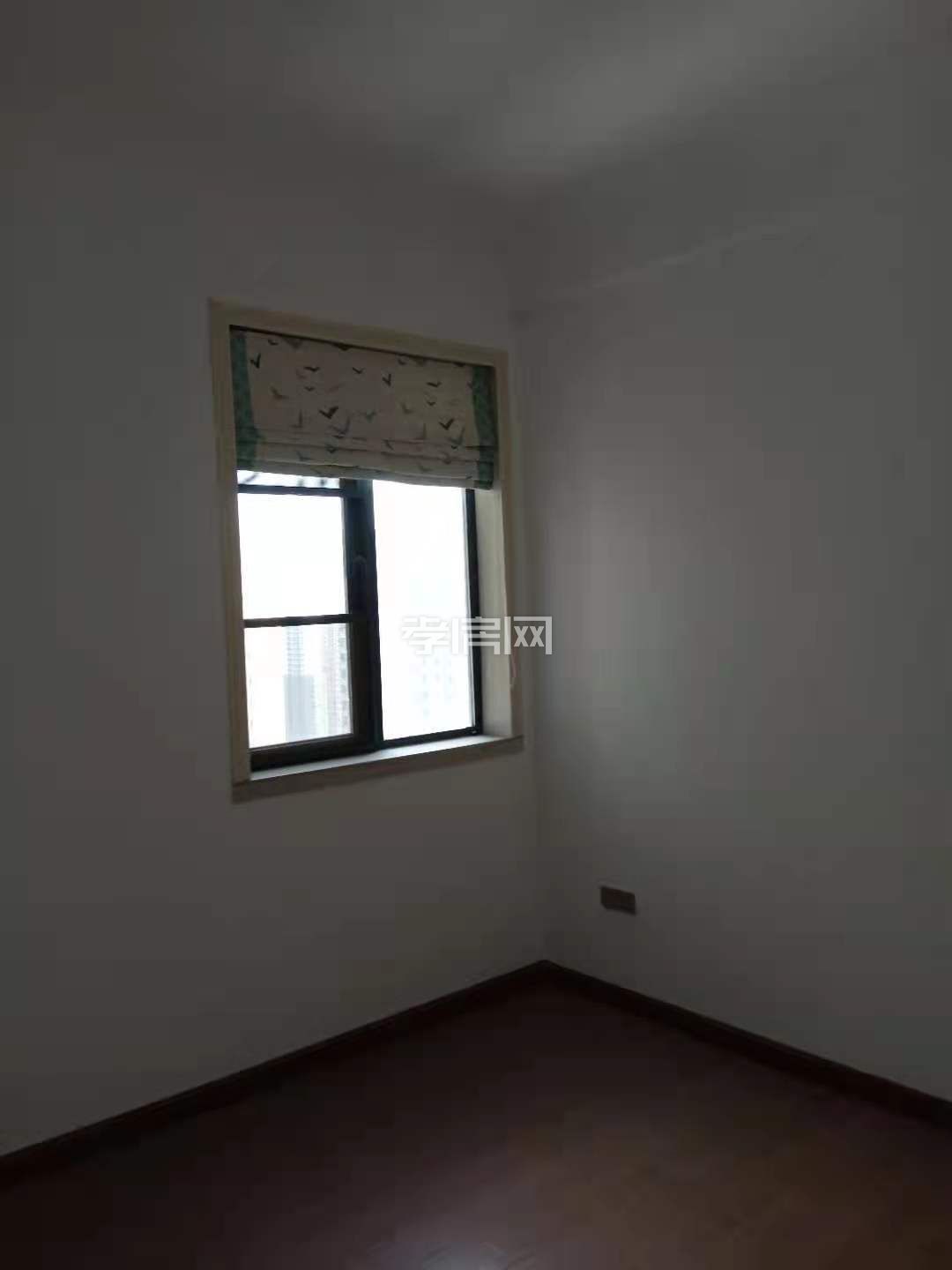 萬達旁御景水岸三室兩廳99平帶裝修