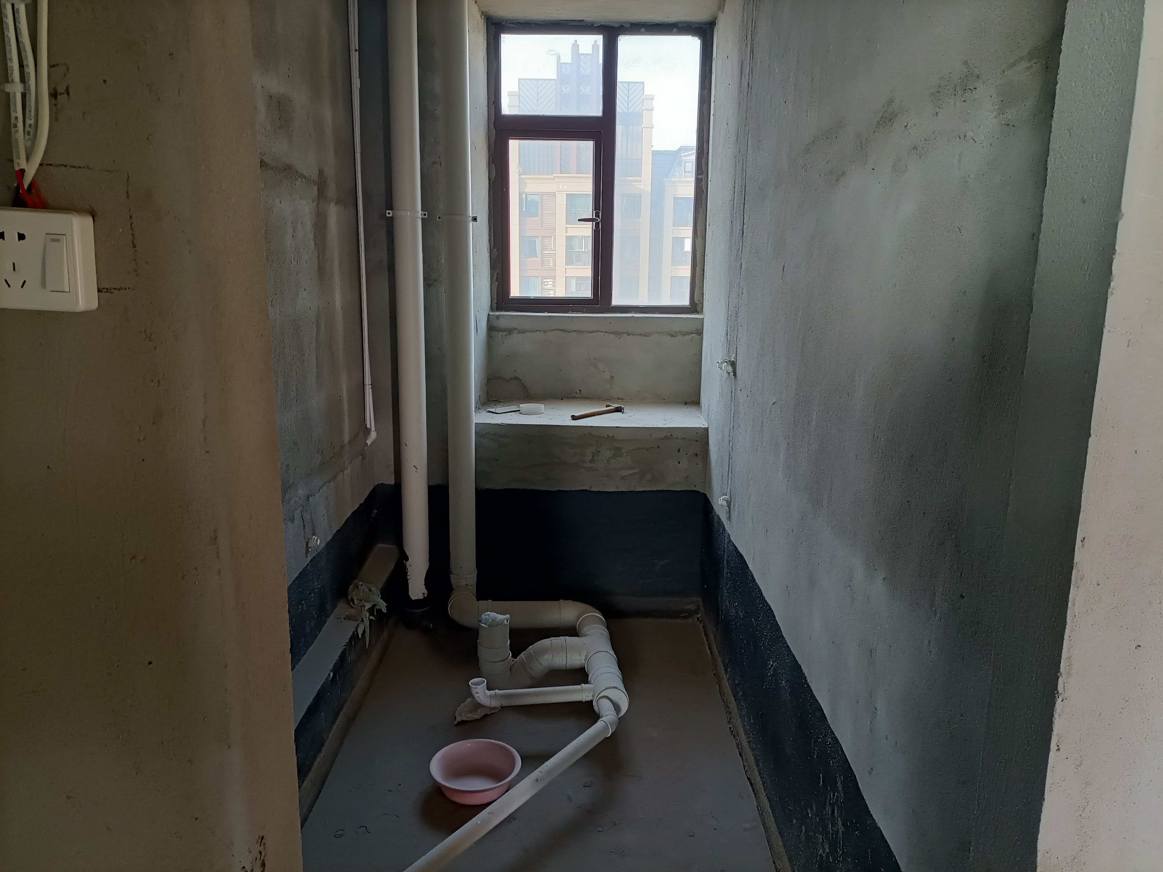 市政府旁城市中央广场，112平采光好