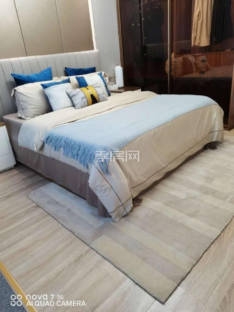 東城東站旁新盤 開7400左右可讀環(huán)川雙 自帶游泳池