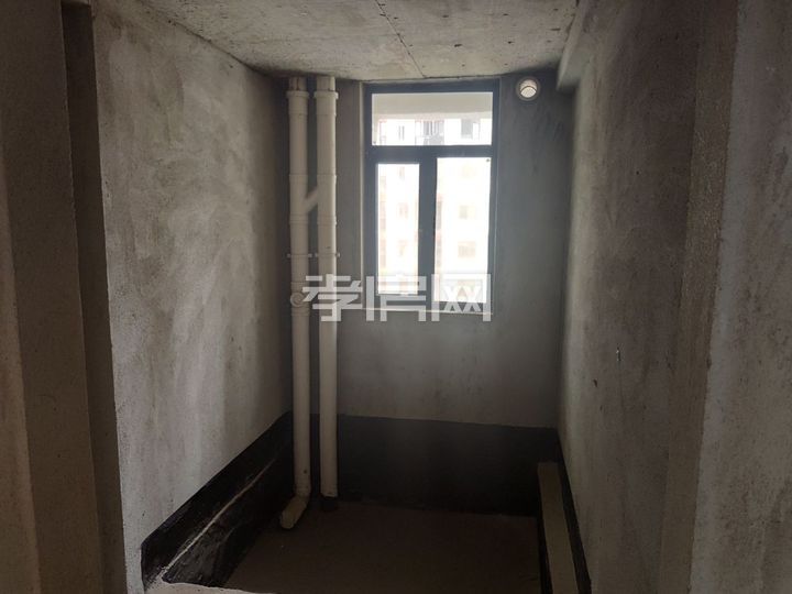 鄰近萬達(dá)香港城精致兩房證滿二南北通透采光絕佳