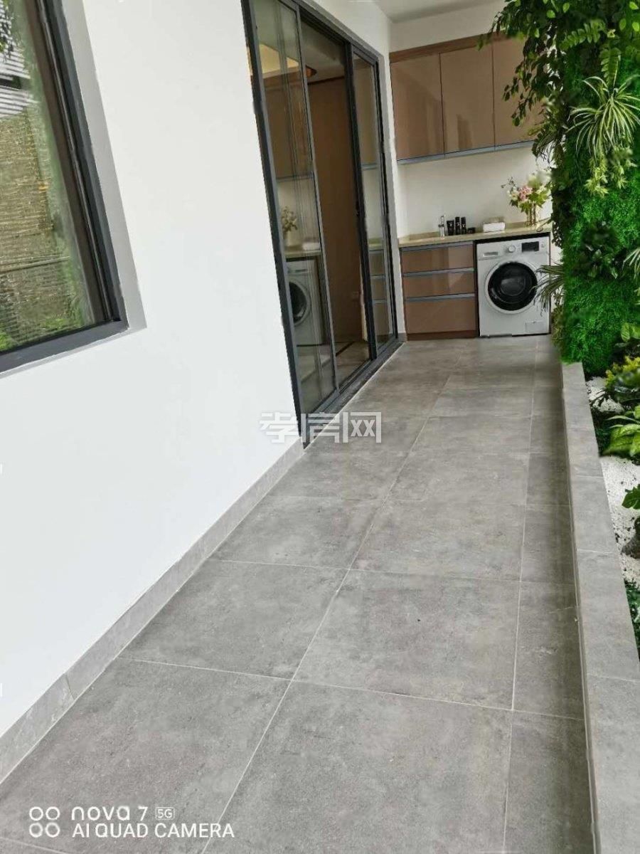 東城東站旁新盤 開7400左右可讀環(huán)川雙 自帶游泳池