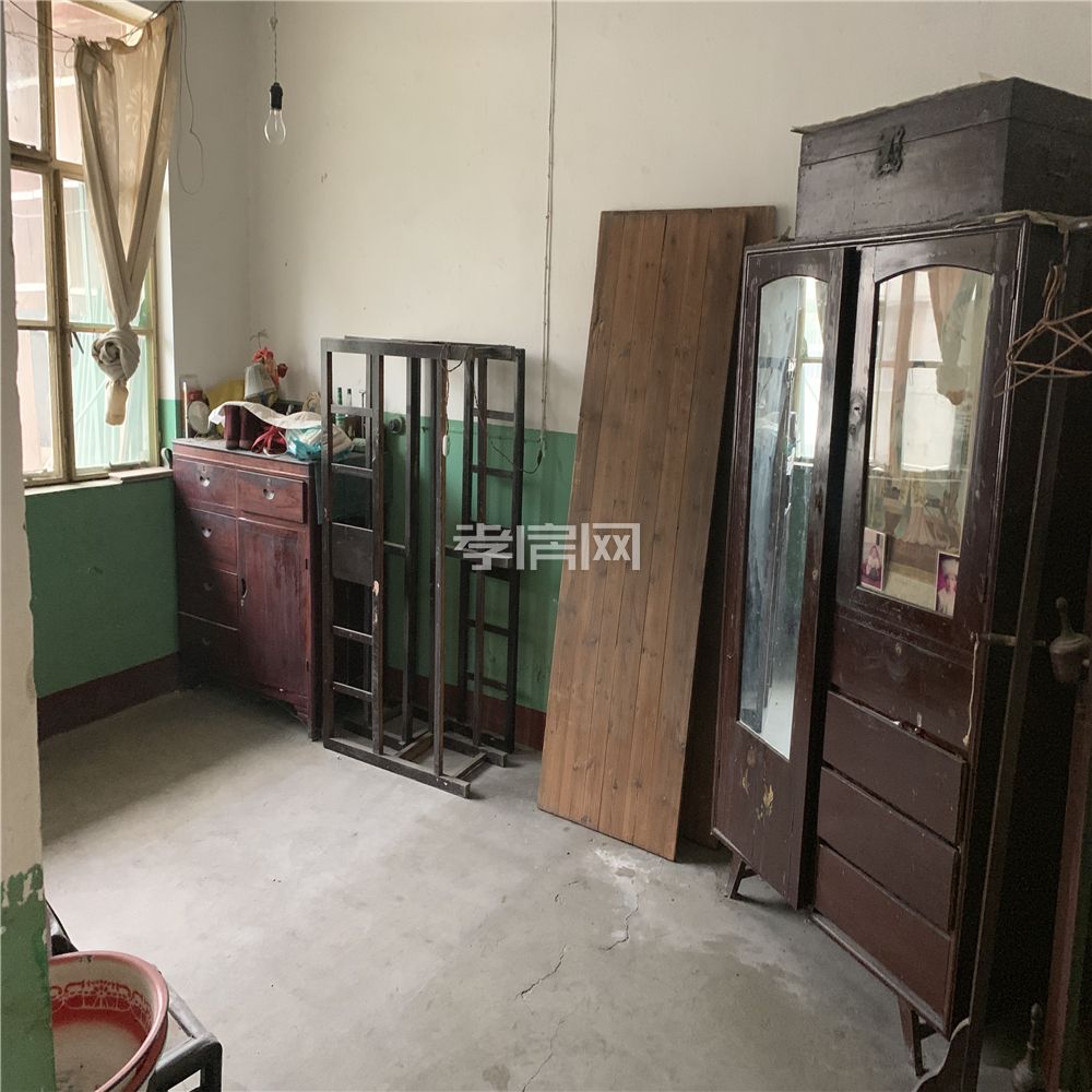 市委大院文昌實(shí)小 有2樓，大院子里面74平米76萬