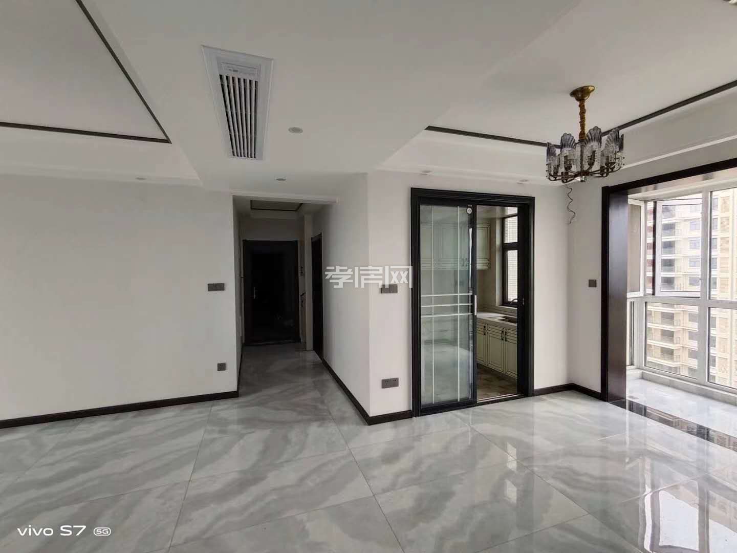 業(yè)主揮淚大甩，鳳凰天仙城精裝修未入住單價5800