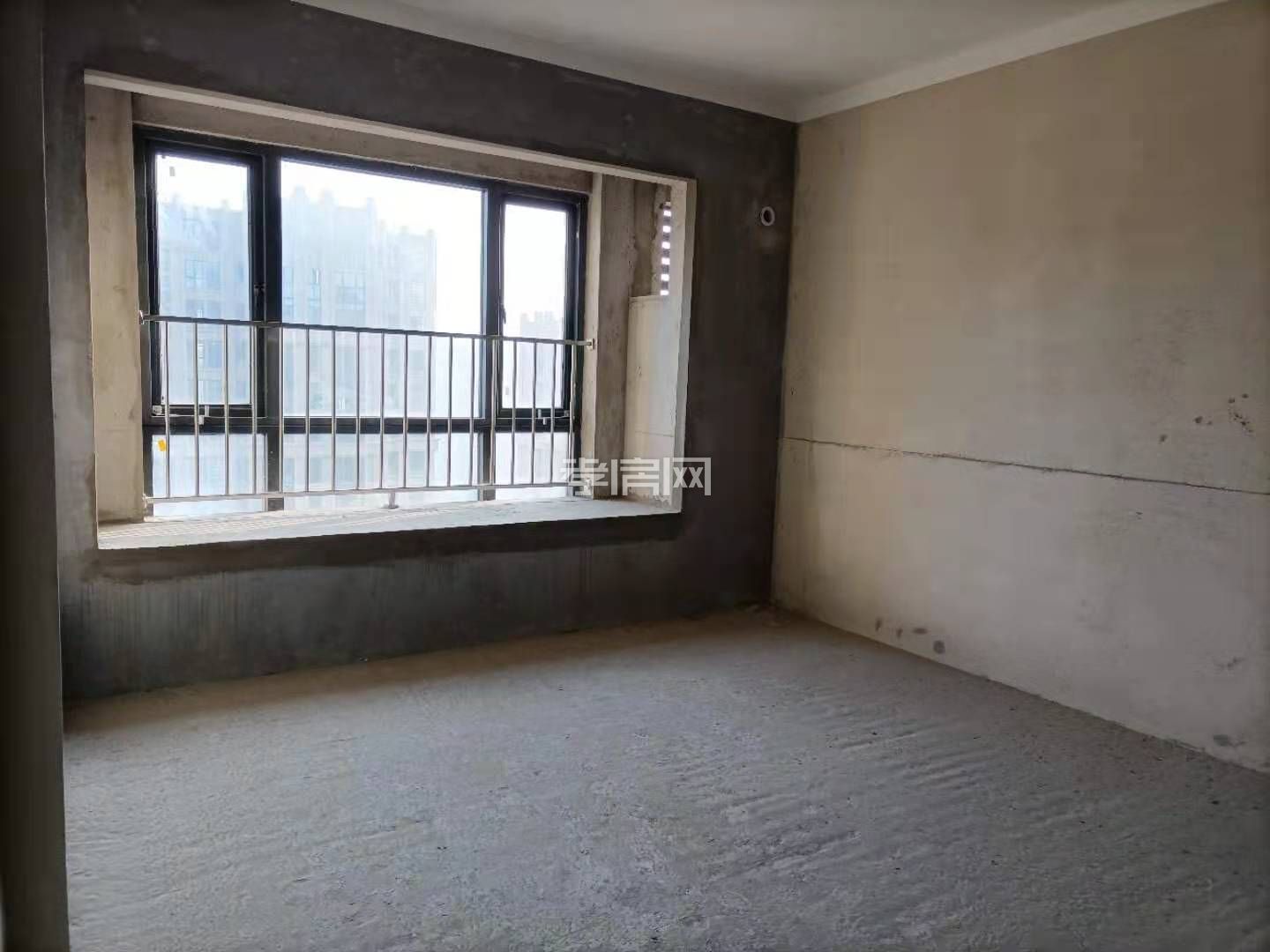 送車位！東城區(qū)中都巴黎城四室毛坯急售！