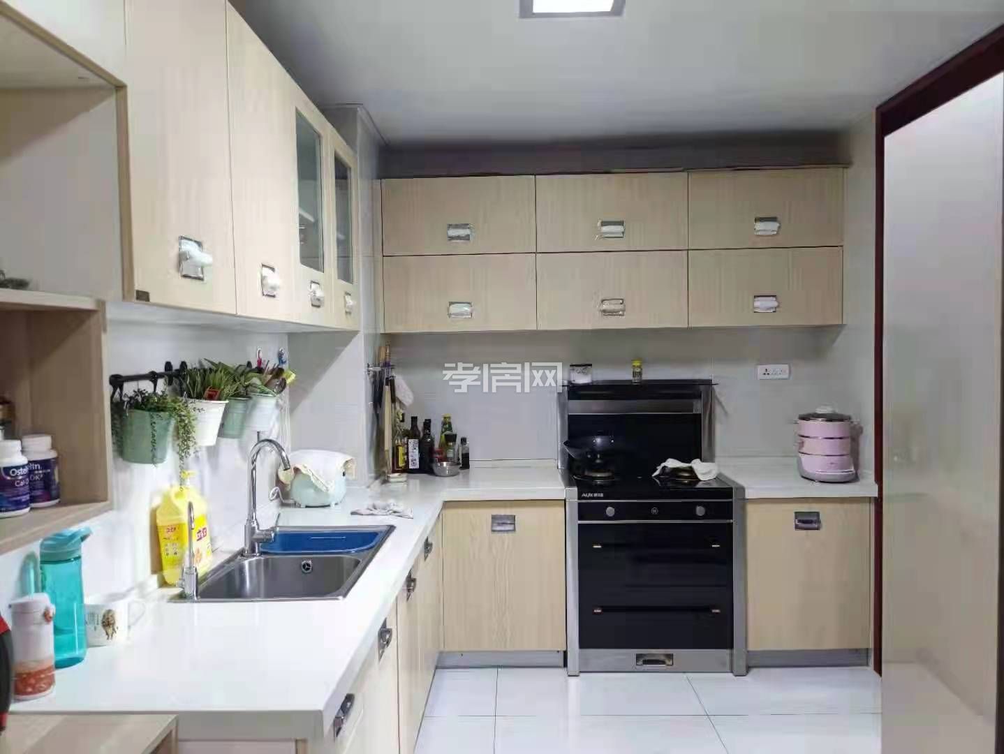 鴻博學(xué)府3室2廳2衛(wèi) 裝修房出售