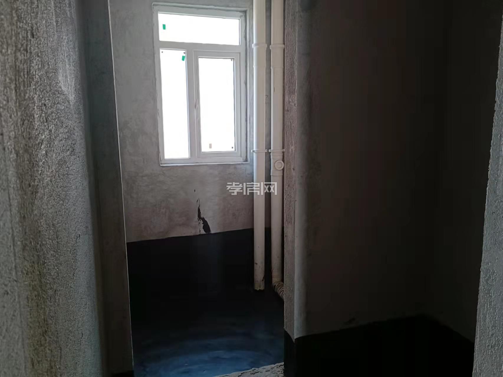 環(huán)川公園旁123平毛坯房