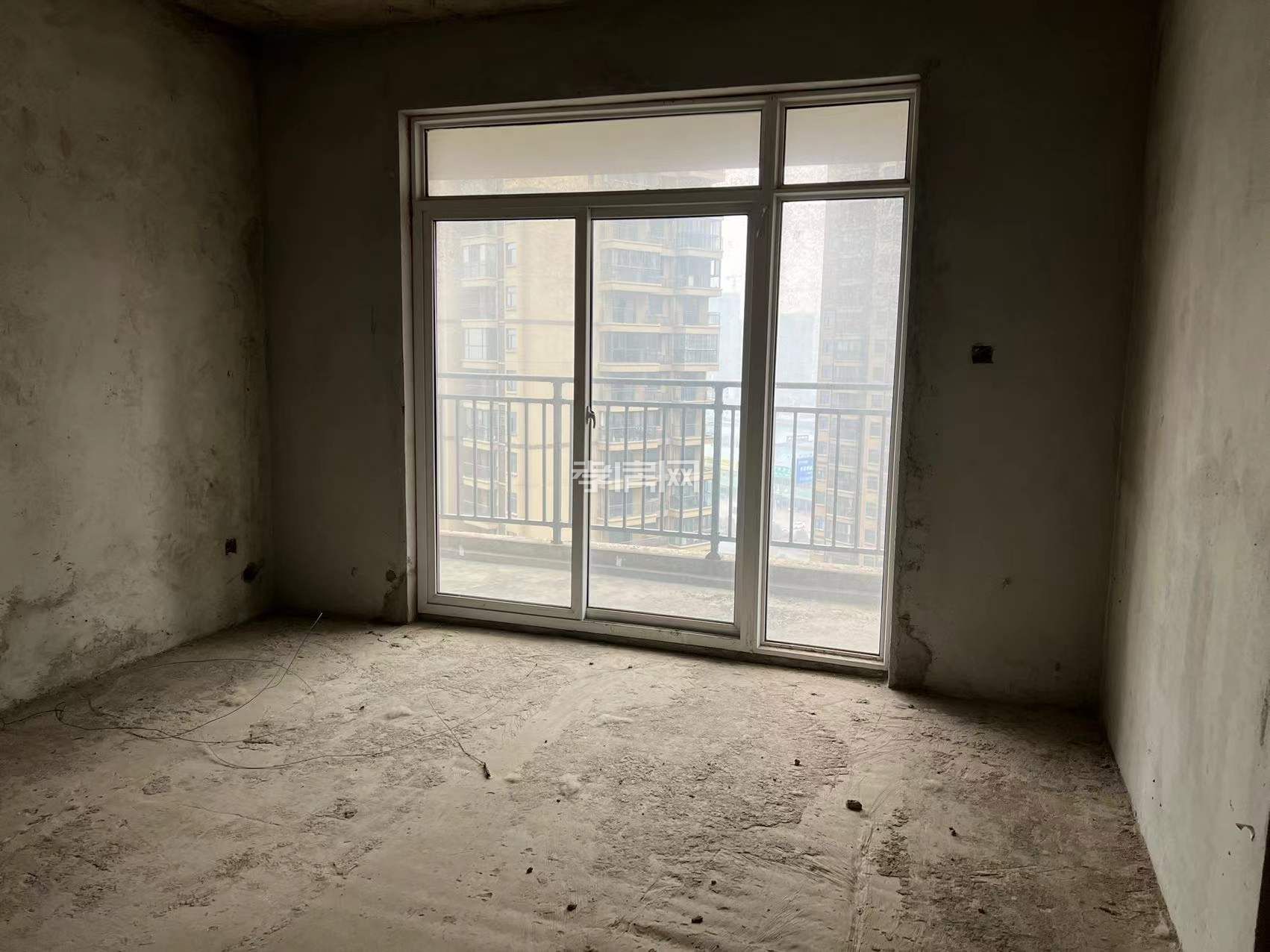 出售城南 區(qū)15樓118平毛坯房，3室2廳2衛(wèi)2陽臺，視野開闊，環(huán)境優(yōu)美