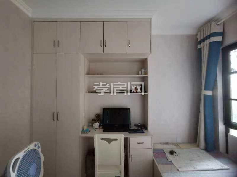 黃香對(duì)面中都巴黎城一期中間好樓層位置