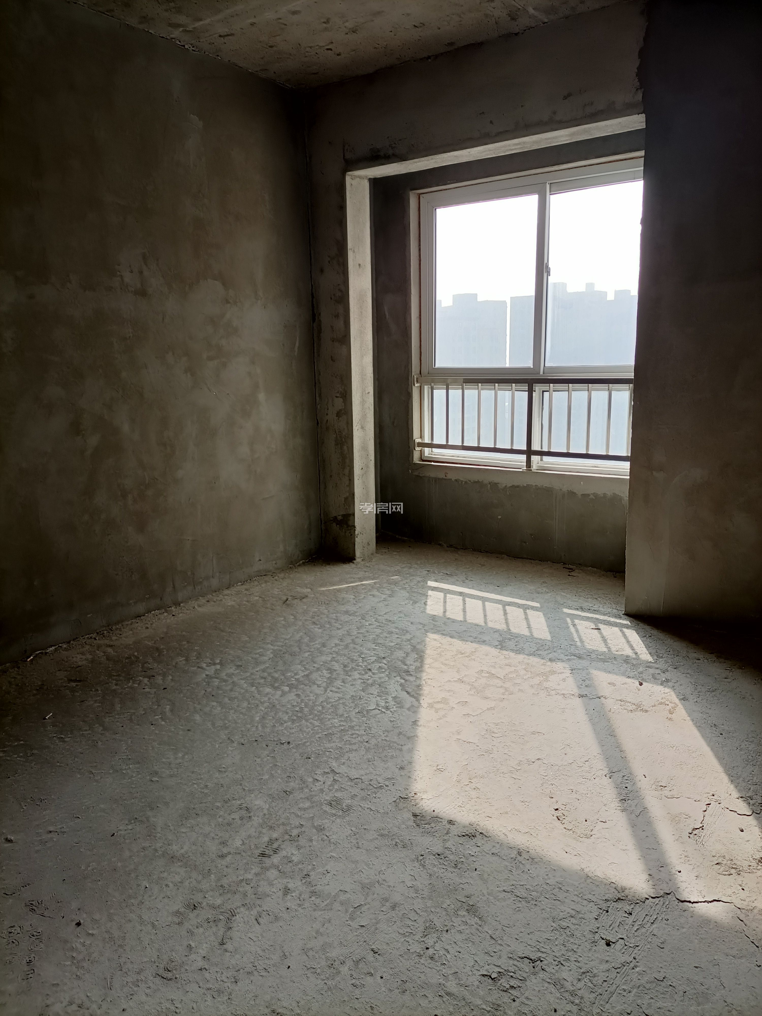 市政府旁，城市中央广场，南北通透，好楼层