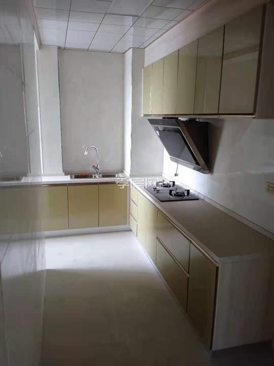 萬達旁御景水岸三室兩廳99平帶裝修