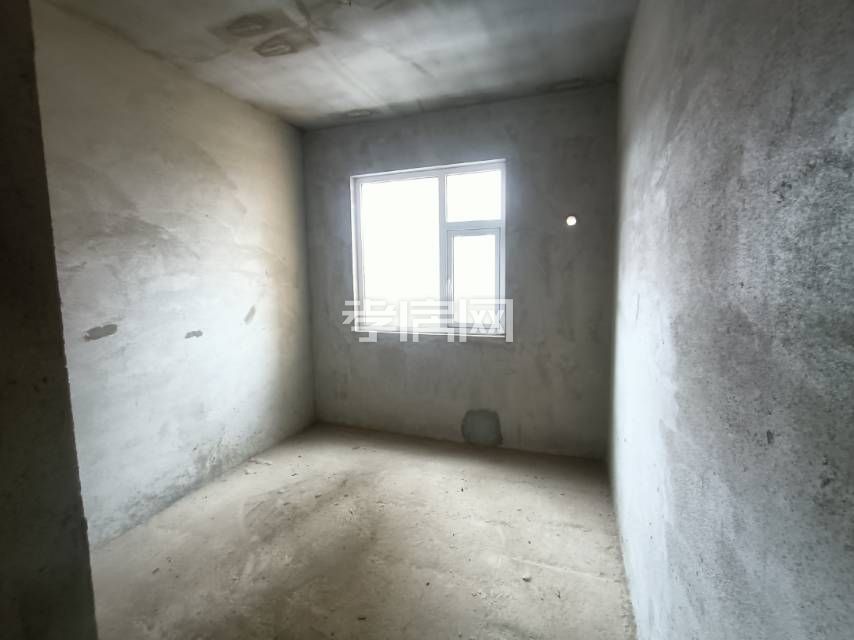 仙女湖路路與107復線交匯處仙女湖公園旁一醫(yī)院萬錦城130平大四房雙陽臺上魯鋪