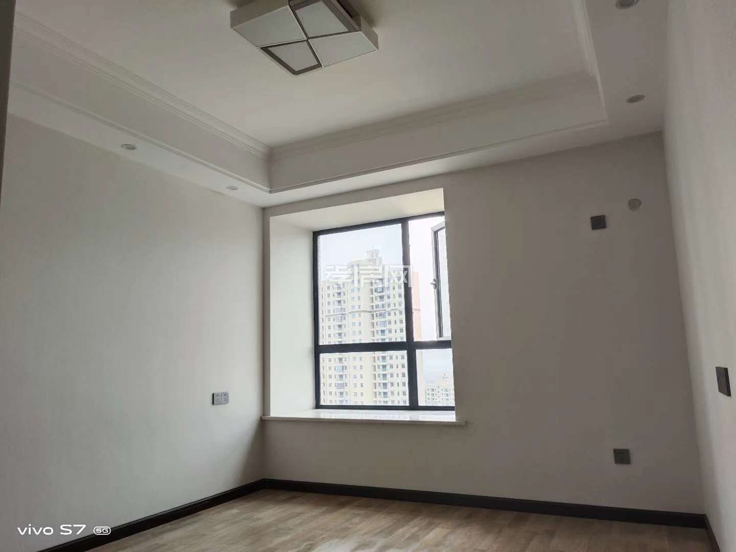 業(yè)主揮淚大甩，鳳凰天仙城精裝修未入住單價5800