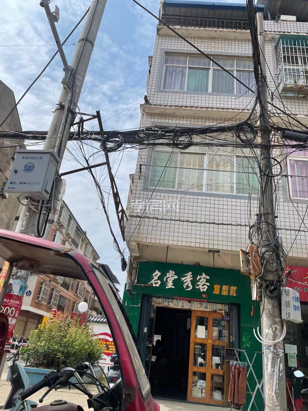 低價(jià)旺鋪出售（肖港鎮(zhèn)孝花線鑫達(dá)小區(qū)門口旺鋪 棟私房）證件齊全