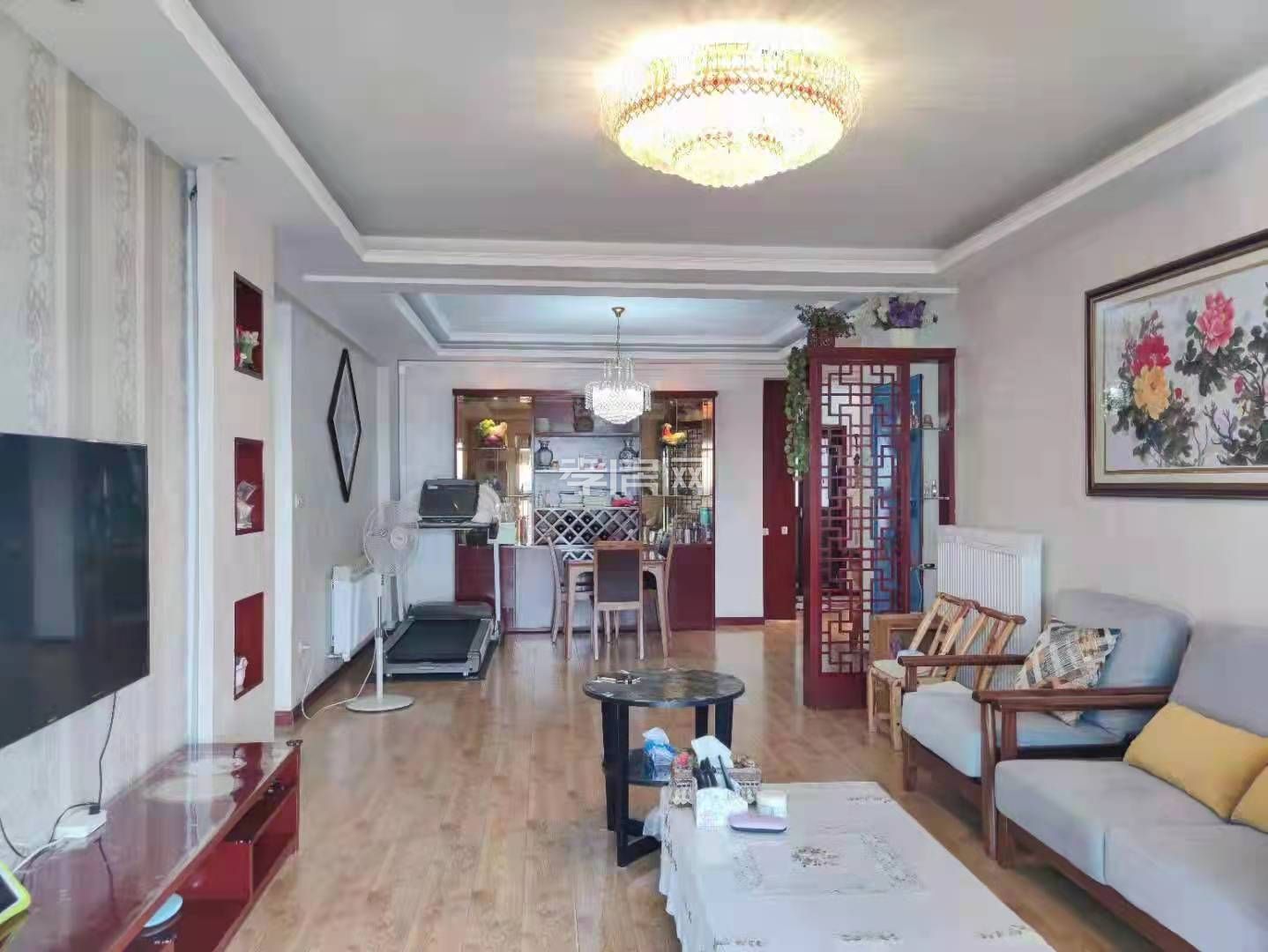 鴻博學(xué)府3室2廳2衛(wèi) 裝修房出售