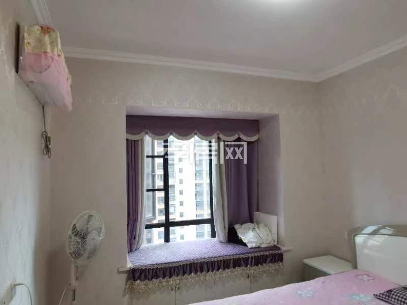 黃香對(duì)面中都巴黎城一期中間好樓層位置