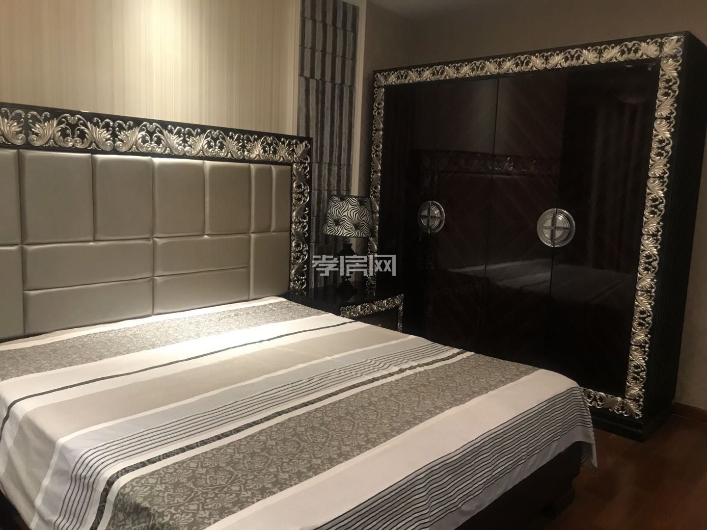 乾坤豪府268平米滿五 大面積中間樓層 裝修房急售