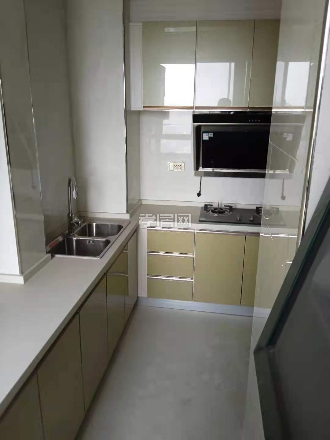 萬達旁御景水岸三室兩廳99平帶裝修