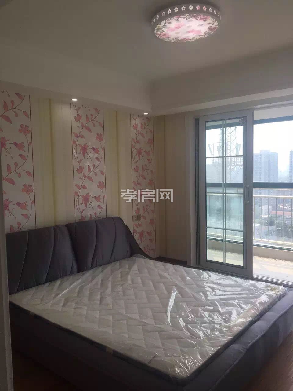 體育館附近，長(zhǎng)征路與體育路交匯處