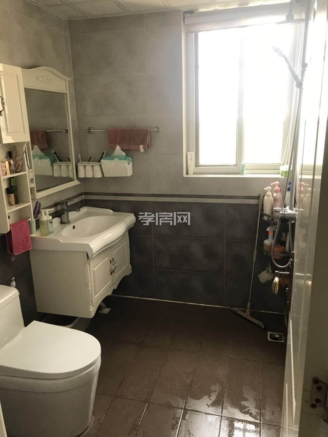 乾坤陽光，好樓層，97平精裝兩房，你會喜歡