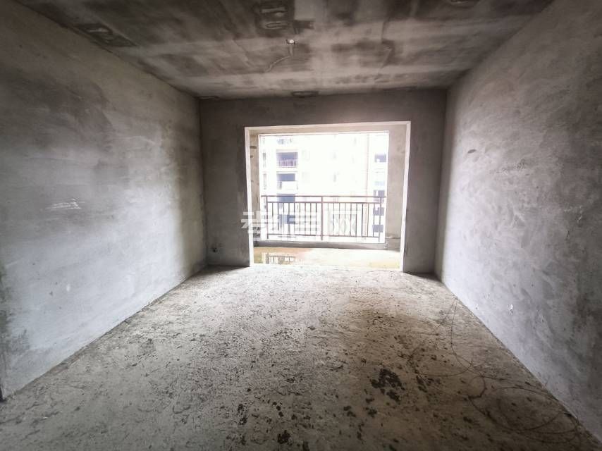 仙女湖路路與107復線交匯處仙女湖公園旁一醫(yī)院萬錦城130平大四房雙陽臺上魯鋪