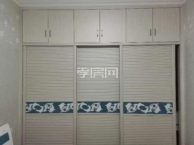 黃香對(duì)面中都巴黎城一期中間好樓層位置