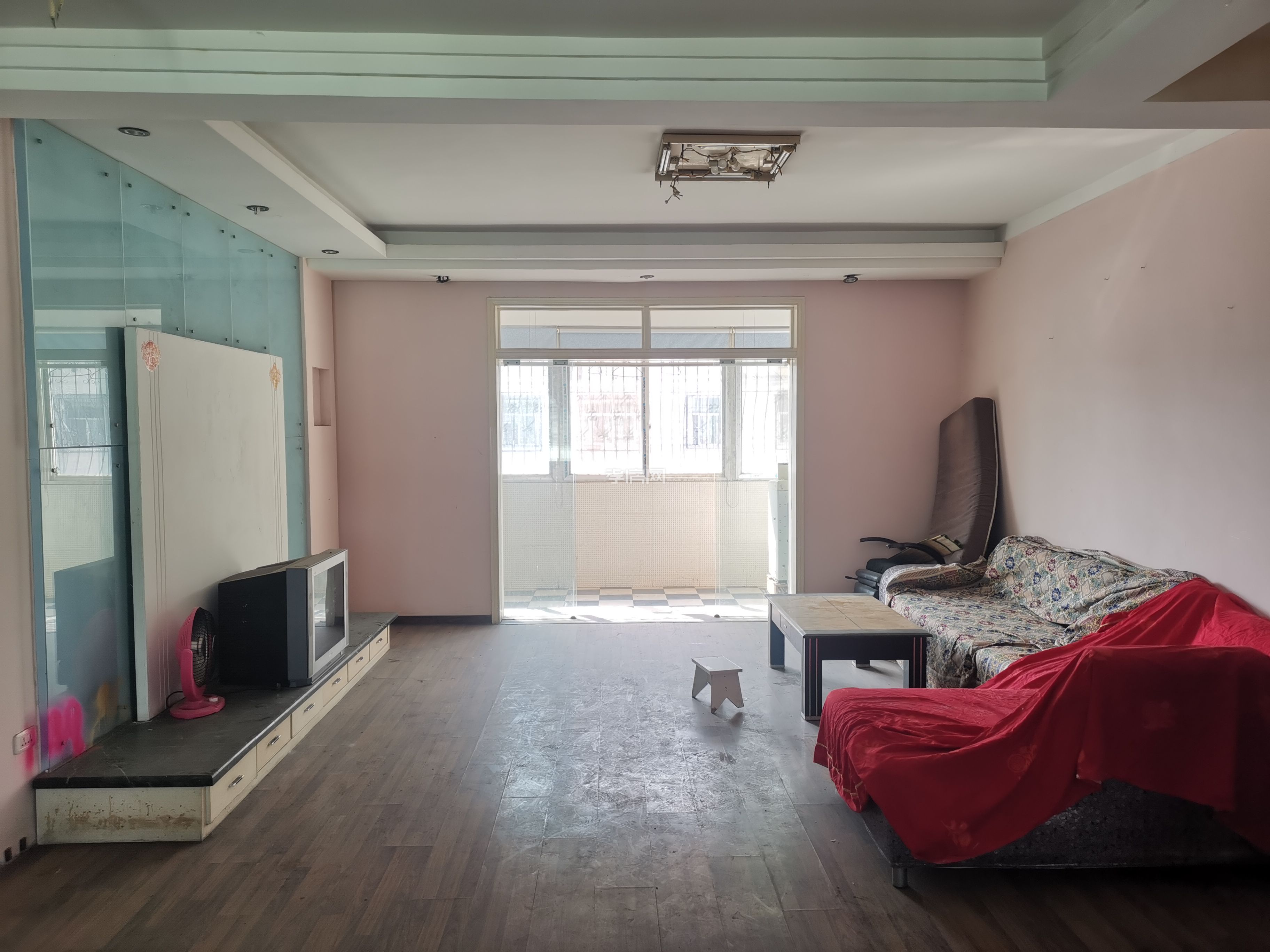 出售長征路體育場對面同昇社區(qū)4室2廳1廚1衛(wèi)152平米