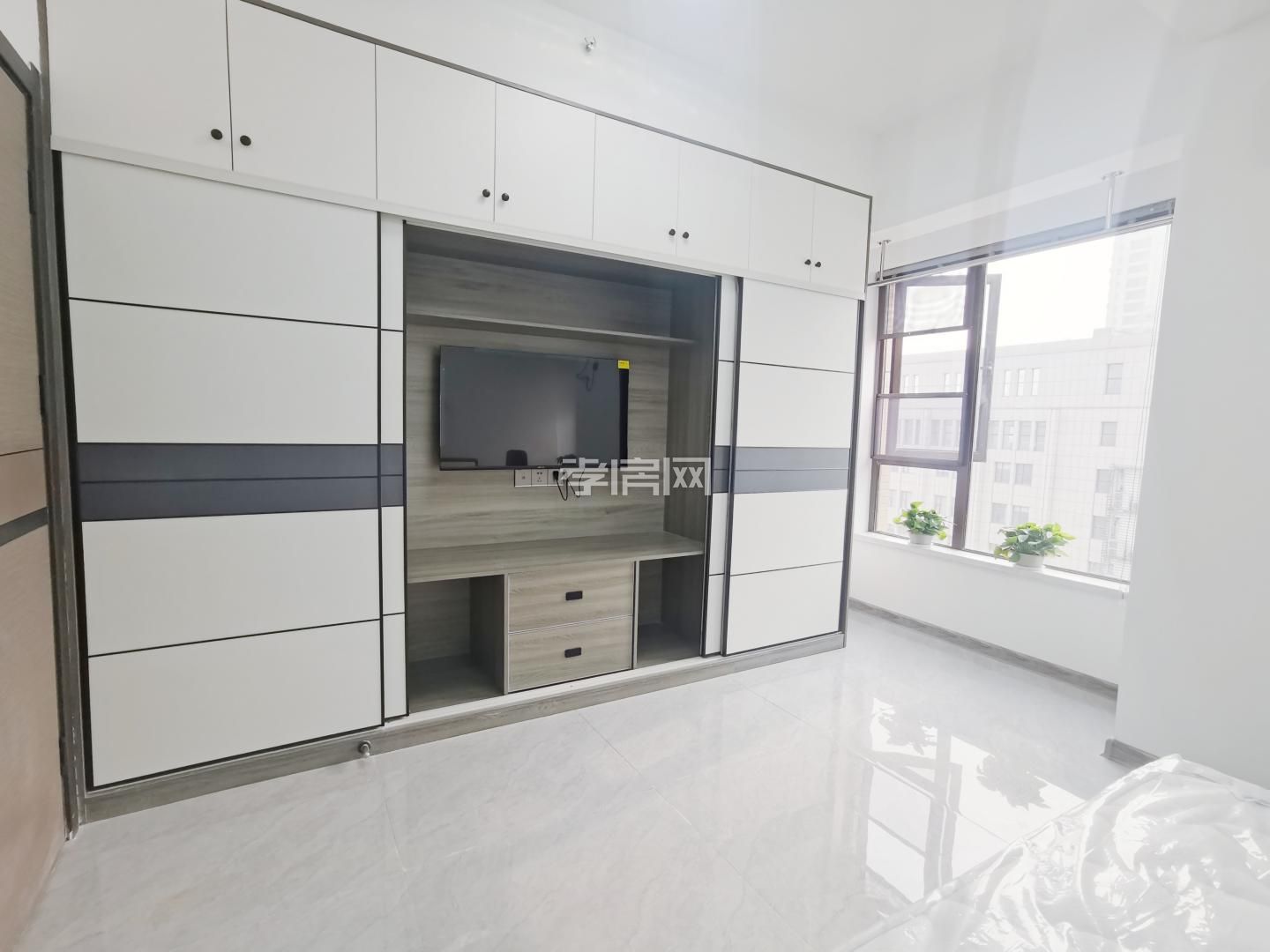 吾悅廣場(chǎng) 紅星美凱龍旁 周邊市政府 一醫(yī)院 圖書館 公園  城市中央廣場(chǎng)譽(yù)峰