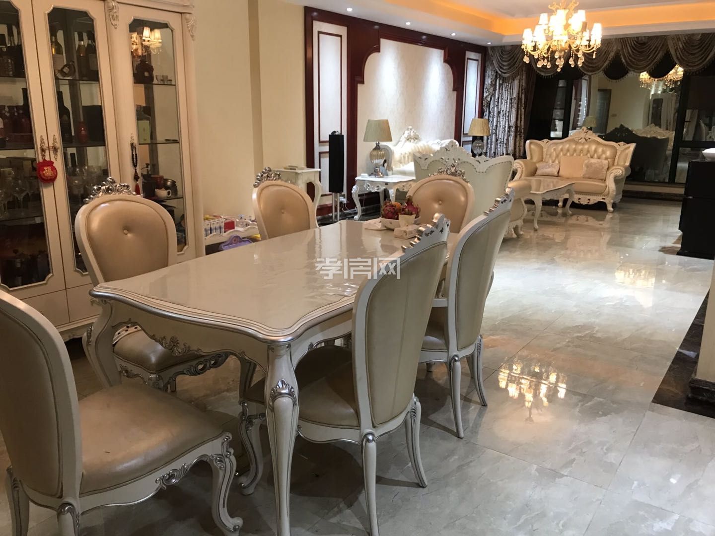 乾坤豪府268平米滿五 大面積中間樓層 裝修房急售