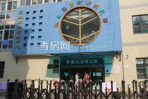 給小朋友送帽子