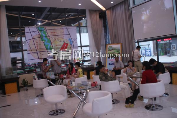 開盤現(xiàn)場(chǎng)