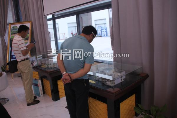 開盤現(xiàn)場(chǎng)