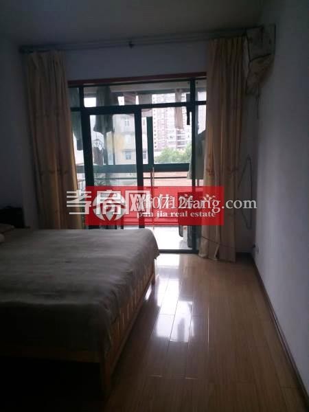 【潘佳房產(chǎn)推薦】【滿二翡翠名都1期137平米中層精裝保持很新帶地暖110萬】