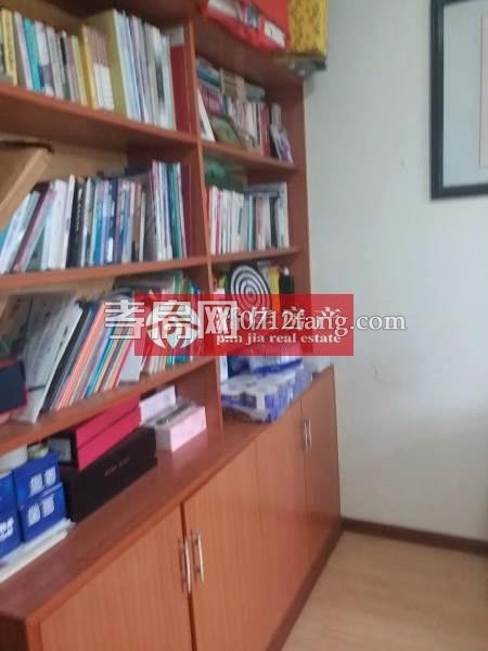 【潘佳房產(chǎn)推薦】【滿二翡翠名都1期137平米中層精裝保持很新帶地暖110萬】