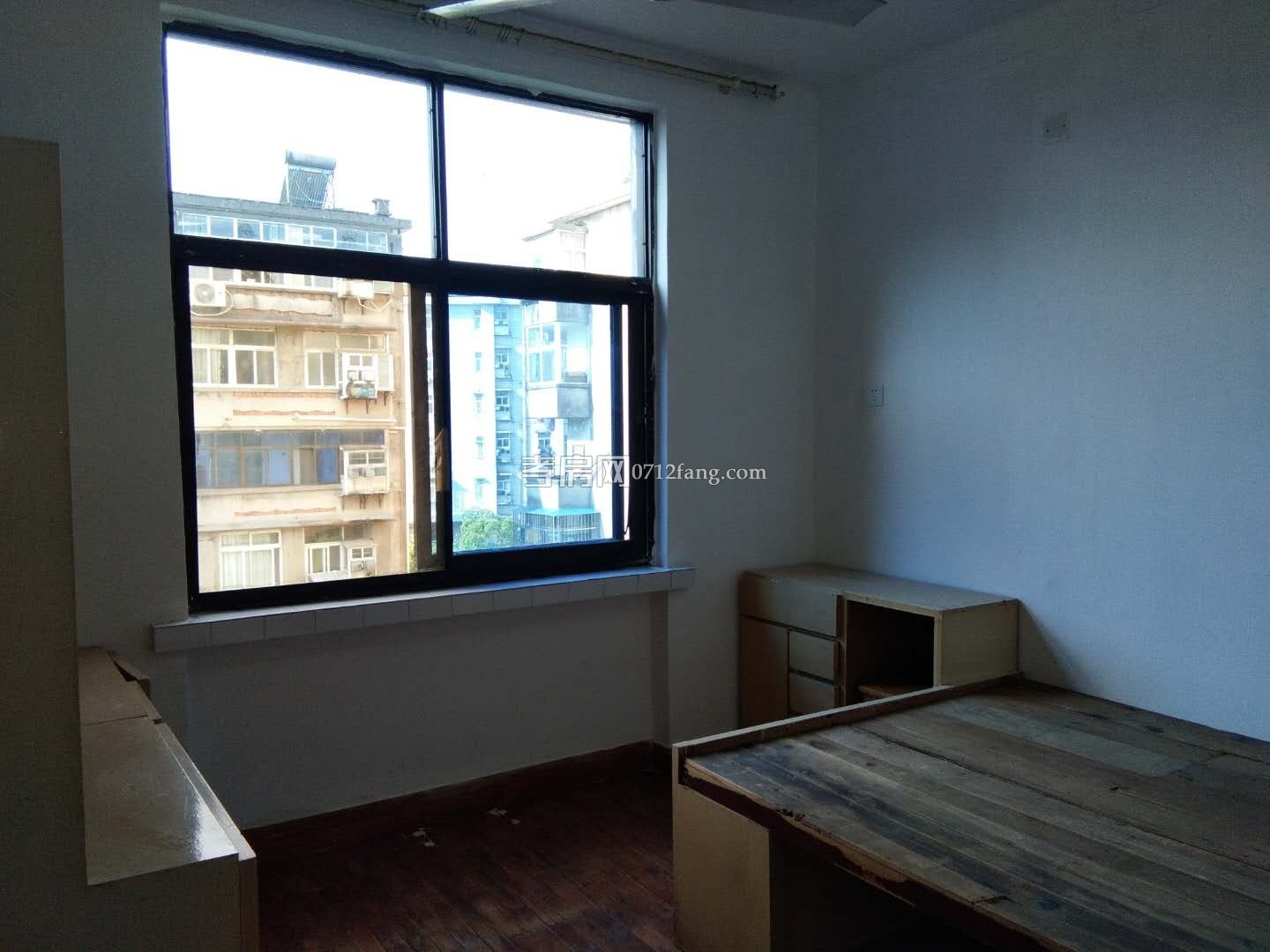 文化東路航天新村中裝2室2廳1衛(wèi)，家具家電齊全，拎包入住