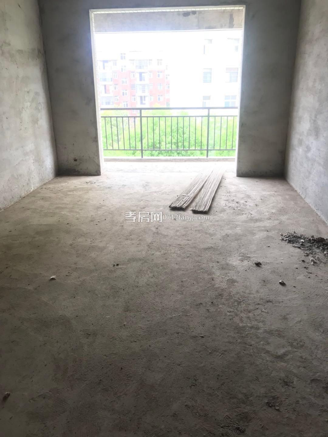 三軍帥府三房，好樓層南北通透，好采光。有證