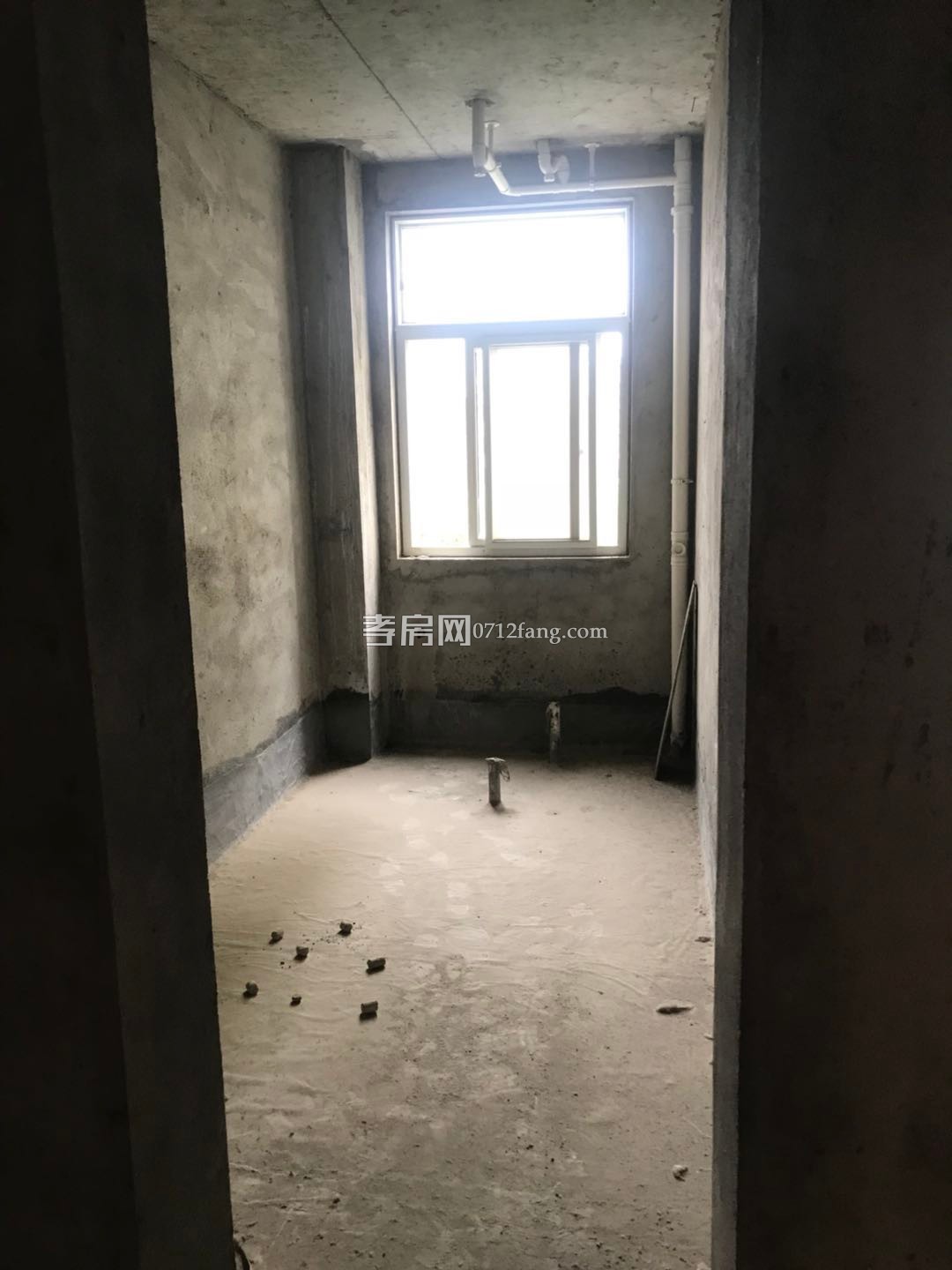 三軍帥府三房，好樓層南北通透，好采光。有證