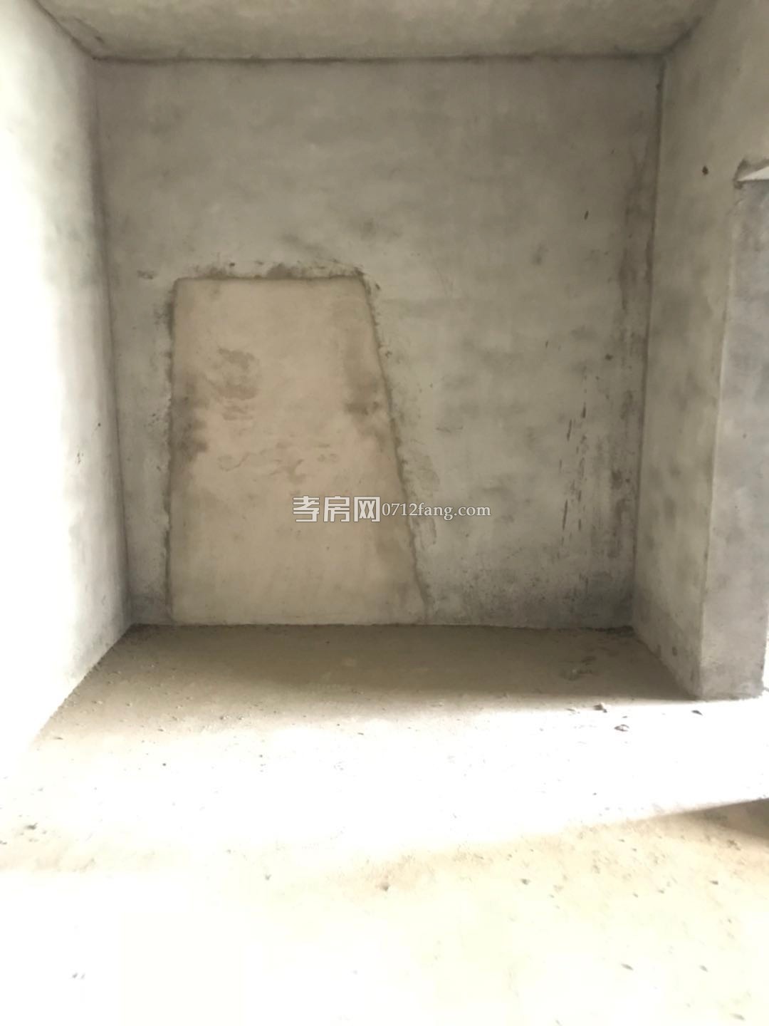 三軍帥府三房，好樓層南北通透，好采光。有證