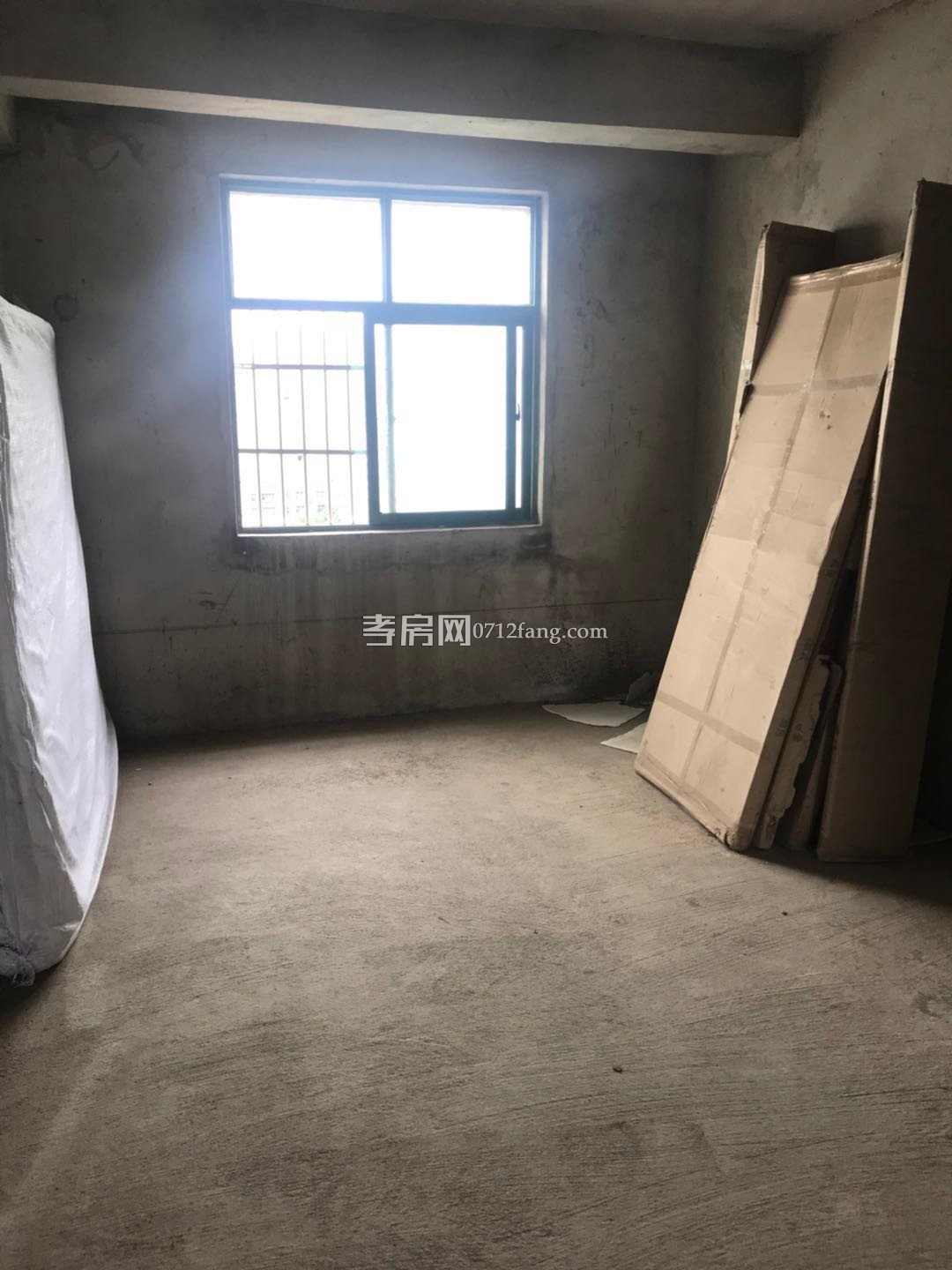 北京路金源花園145平4室2廳2衛(wèi)雙陽(yáng)臺(tái)南北通透采光好急售85萬(wàn)