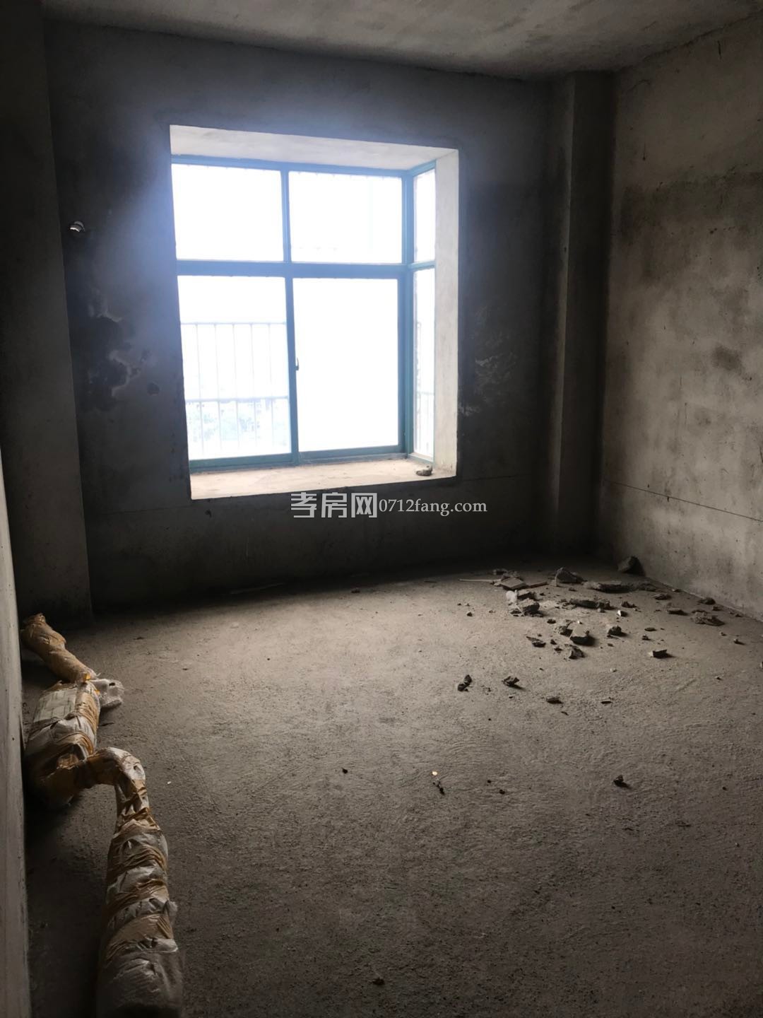 北京路金源花園145平4室2廳2衛(wèi)雙陽(yáng)臺(tái)南北通透采光好急售85萬(wàn)