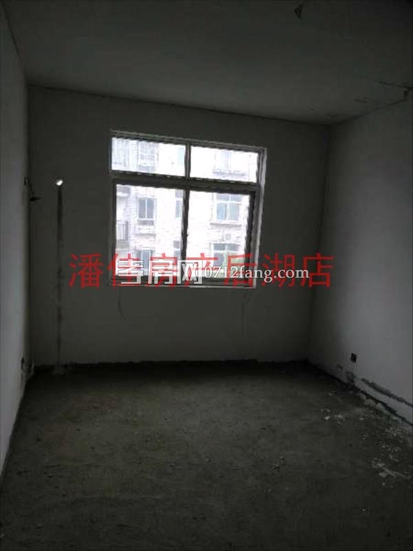 滿二掛口有證出讓地2室2廳1衛(wèi)毛坯111平2600元一平4樓