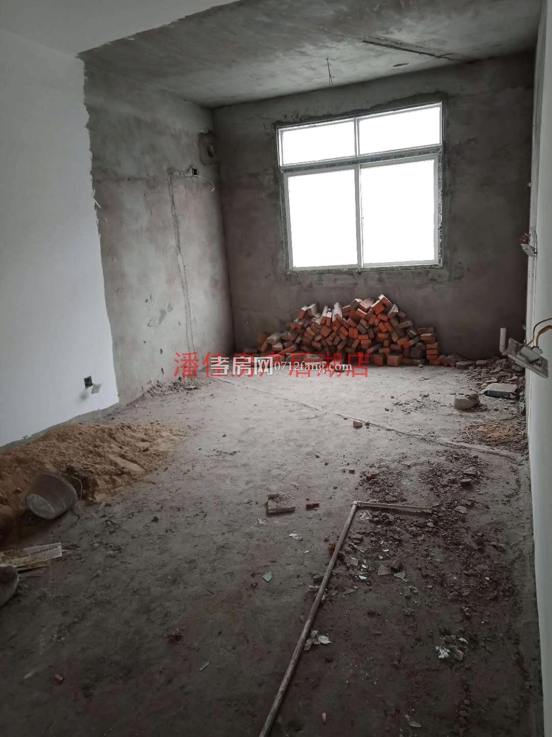 滿二掛口有證出讓地2室2廳1衛(wèi)毛坯111平2600元一平4樓