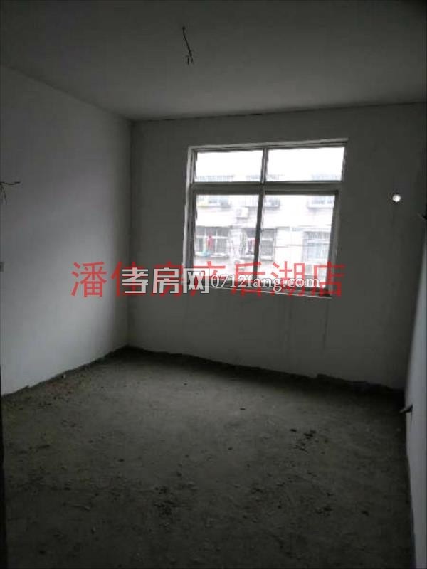 滿二掛口有證出讓地2室2廳1衛(wèi)毛坯111平2600元一平4樓