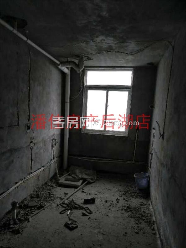 滿二掛口有證出讓地2室2廳1衛(wèi)毛坯111平2600元一平4樓