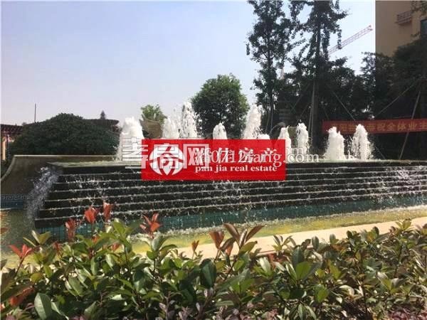 【潘佳房產(chǎn)推薦】【滿二翡翠名都1期107平米1樓簡裝62萬】