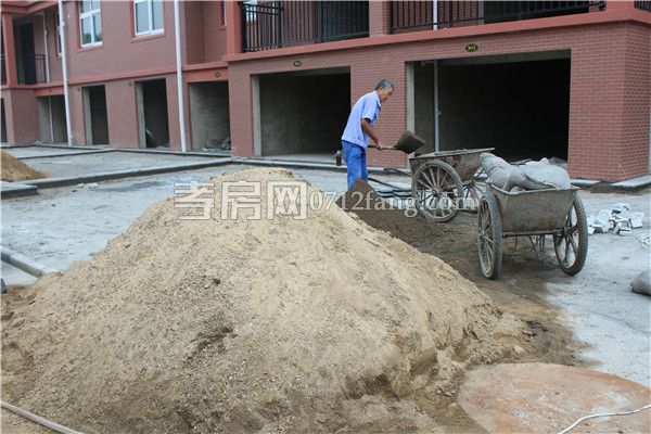 2018053015030967665oiyv8c.jpg 工人施工2.jpg