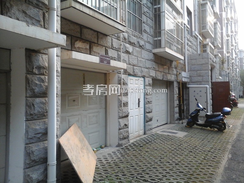 D934西湖明珠陽光宅4/2/2毛坯4/7兩證滿五169平米110萬